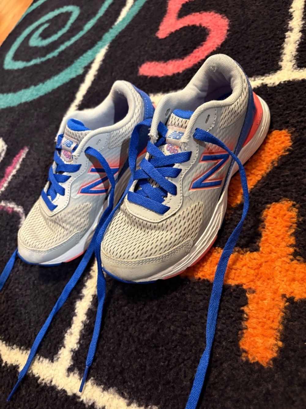 New Balance Kids' 680V6 Light Gray & Blue Running Shoes size 2